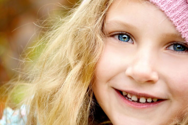Floss Your Way to a Great Smile: 3 Dentist-Approved Reasons For Flossing For a Brighter, Plaque-Free Smile